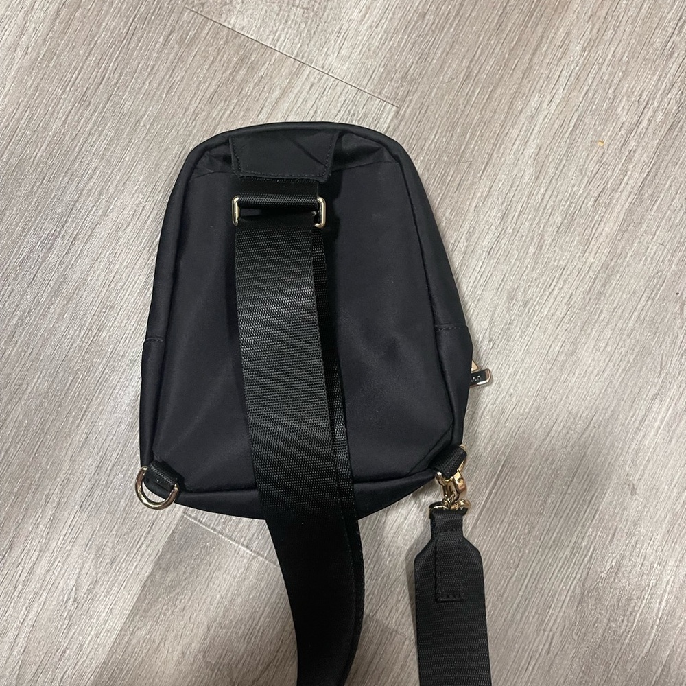 Everywhere Sling Bag Small 2L - Picture 5 of 10